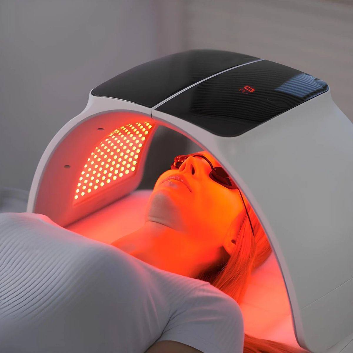 Nileora LED Light Therapy Machine