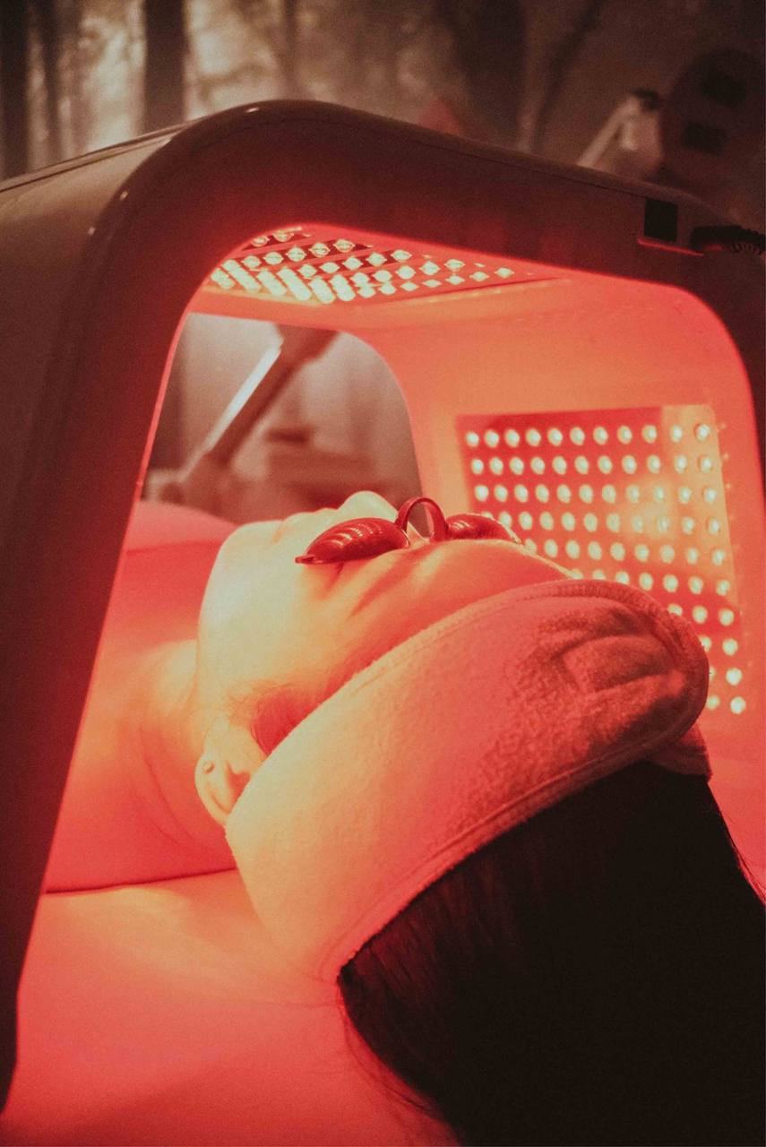 Nileora LED Light Therapy Machine