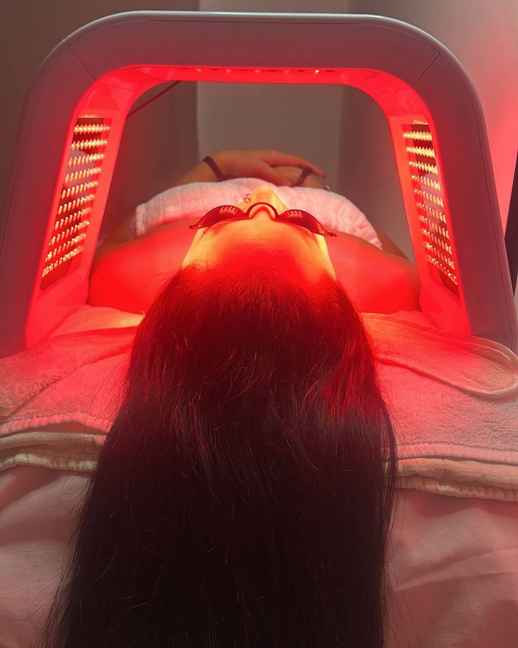 Nileora LED Light Therapy Machine